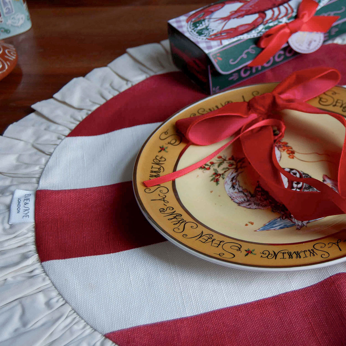 Riviera Round Ruffled Placemat – Red