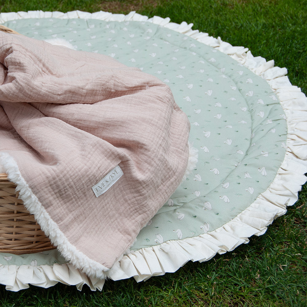 Ruffled Swan Playmat