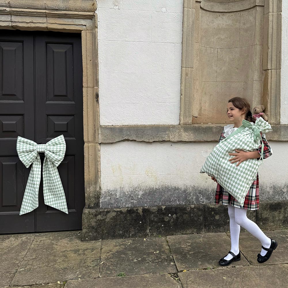 Harlequin Giant Bow - Winter Pine